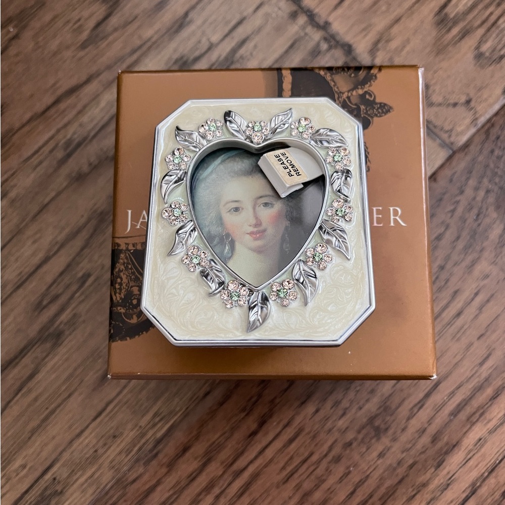 JAY STRONGWATER Duchess Heart Frame Cammy Crystal Pearl pristine condition. - Picture 3 of 13